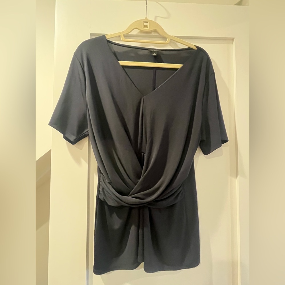 Women’s Navy Drape shirt size XL
Excellent condition